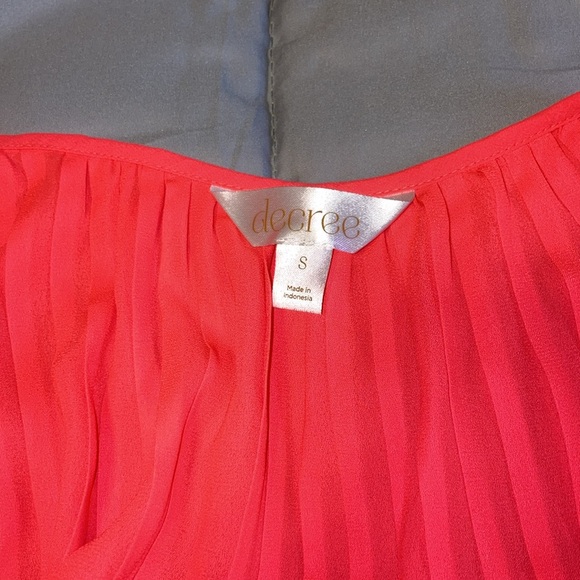 Decree Pleated Tank in Stunning Coral - Picture 4 of 4